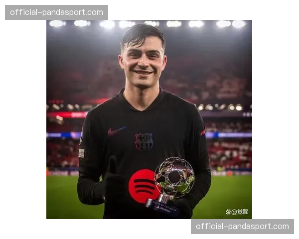 佩德里打入赛季首球后，指向天空告慰去世亲人